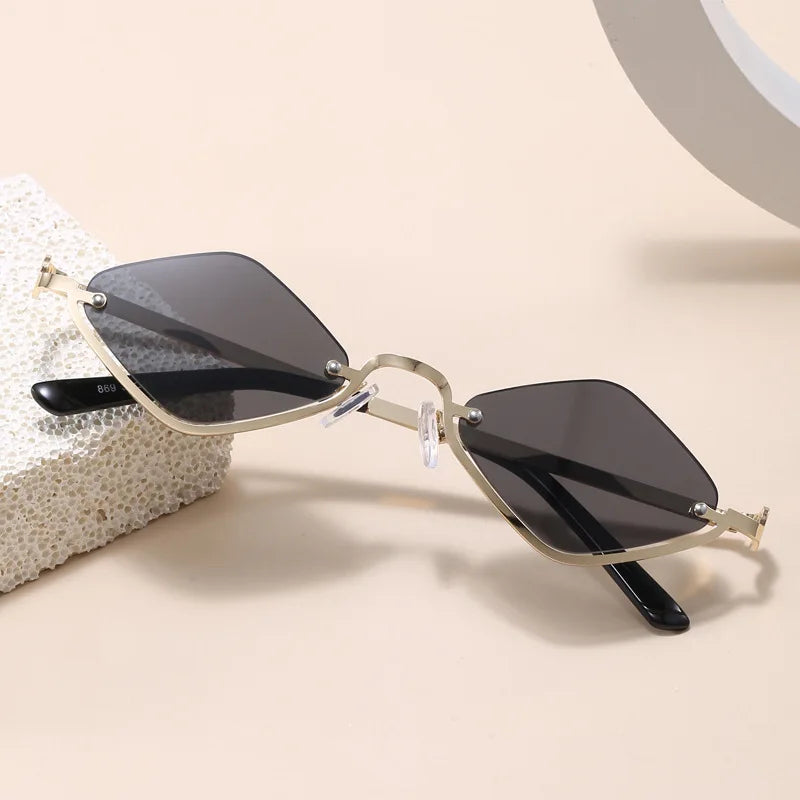 Throwshade Rhombus Cut Retro Sunnies – Geometric UV400 Alloy Frame Sunglasses for That Vintage Rockstar Flex