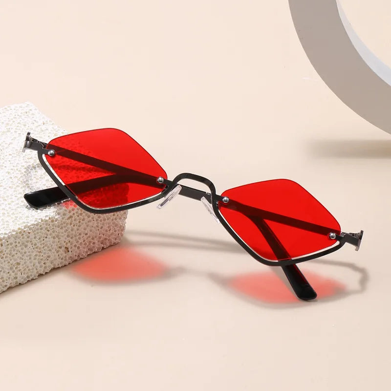 Throwshade Rhombus Cut Retro Sunnies – Geometric UV400 Alloy Frame Sunglasses for That Vintage Rockstar Flex