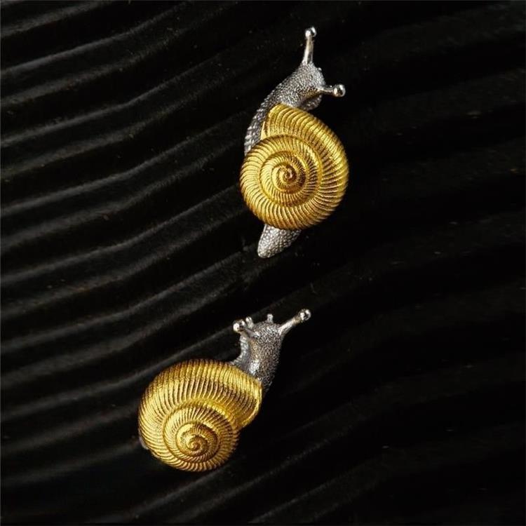 Snail Ear Studs One-Pair Package