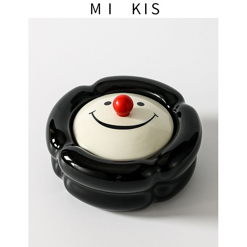 Light luxury and high-end feeling, home living room, anti fly ash with lid, office, high-end and atmospheric level, ceramic creative ashtray