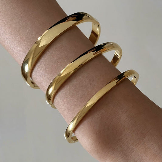 Retro Minimalistic Gold Buckle Bracelet