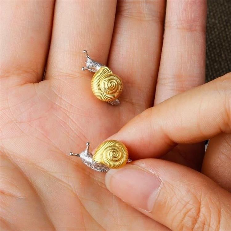 Snail Ear Studs One-Pair Package