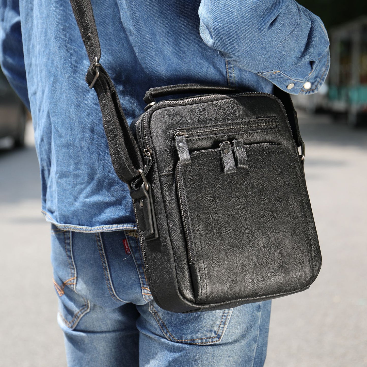 Large-capacity Leather Retro Messenger Bag