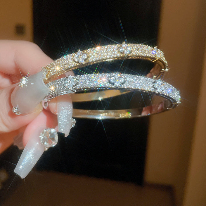 Zircon Flower Bracelet Stylish, Simple, and Versatile