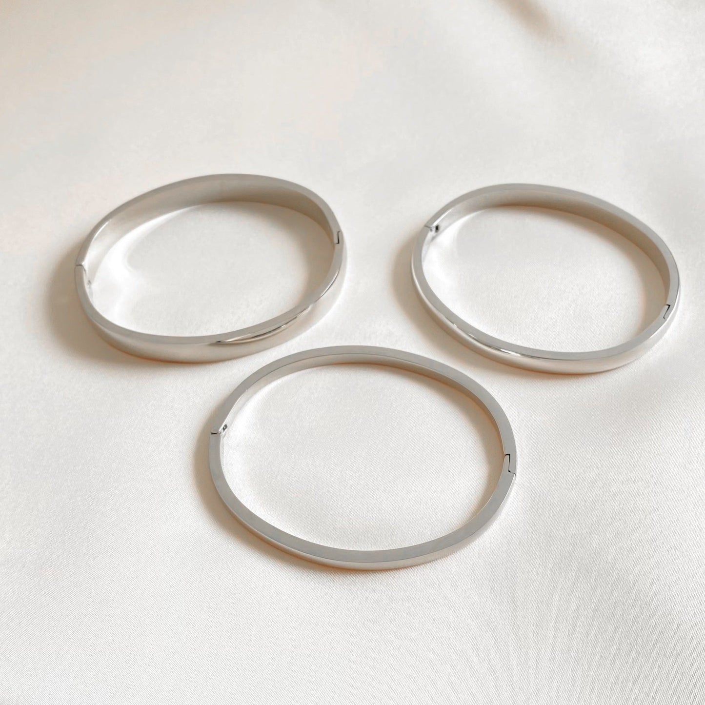 Retro Minimalistic Gold Buckle Bracelet