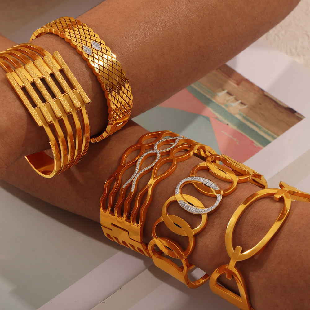 Fashion metal titanium steel bracelet with female geometric design and diamond studded spring buckle bracelet