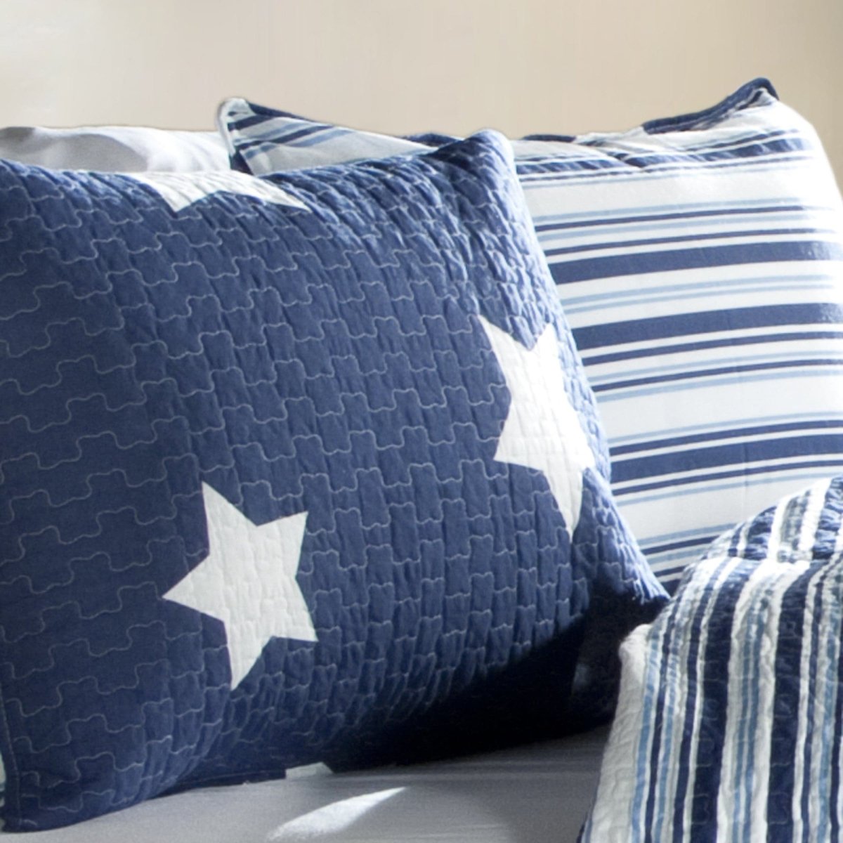 Star Reviersible 2 Piece Quilt Set Twin Size