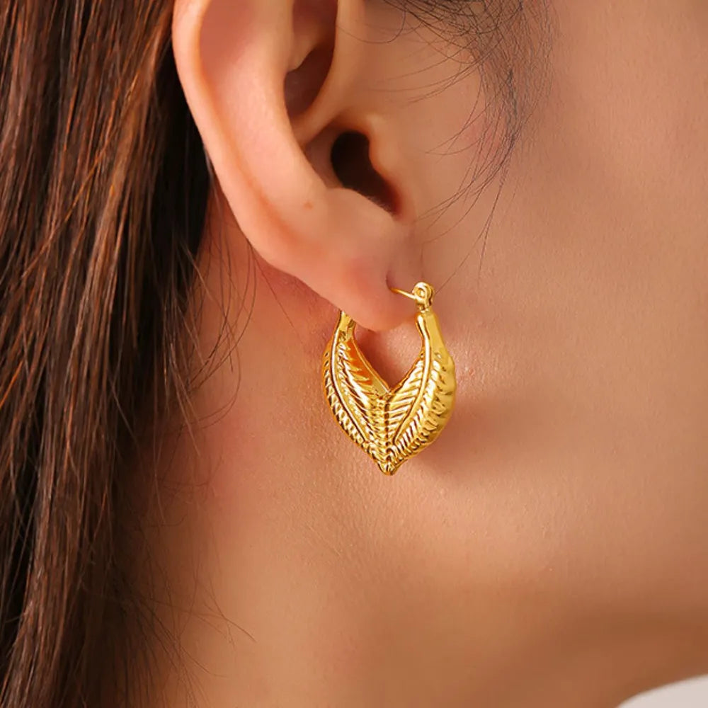 Leaf patchwork heart-shaped earrings with a niche design and titanium steel earrings