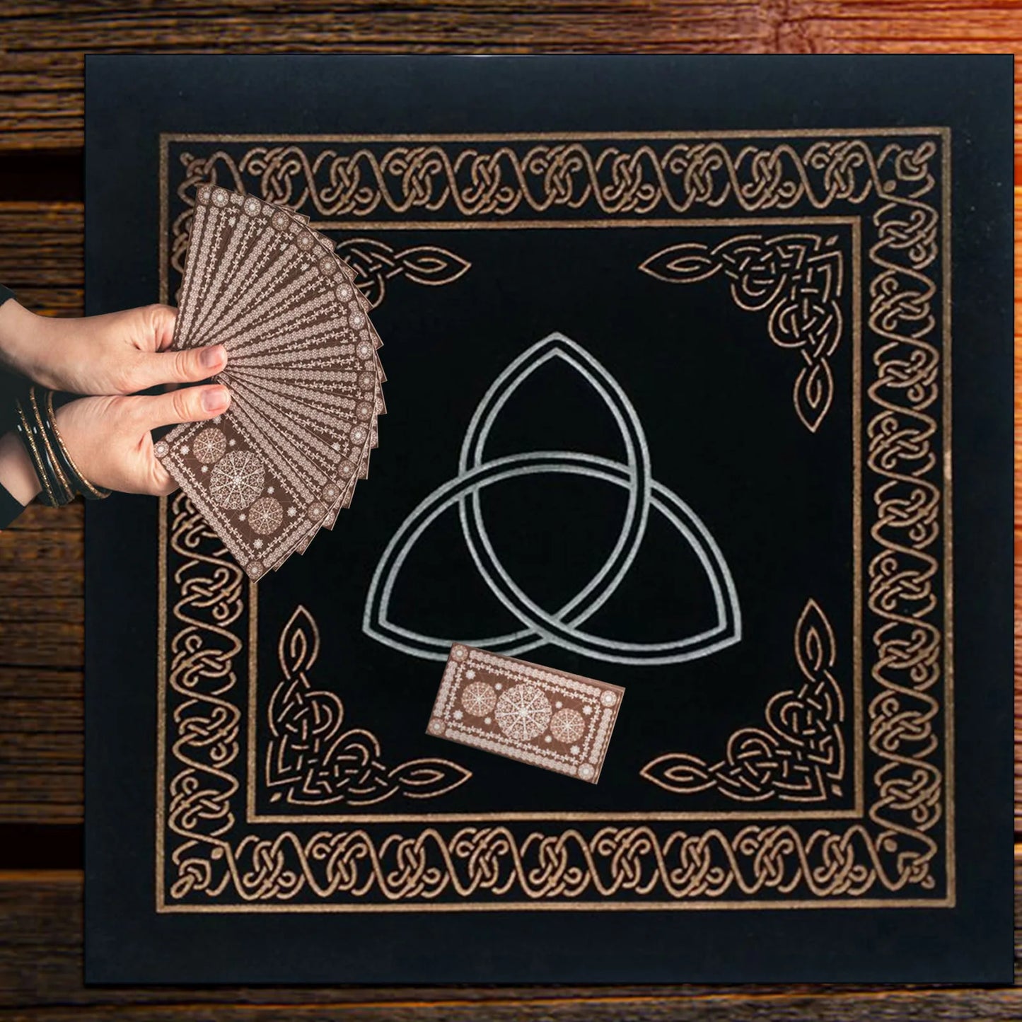 MysticMoon 50x50cm Triple Moon Tarot Cloth – Velvet Witchcraft Altar Pad for Cards, Runes & Rituals - THOOBO!