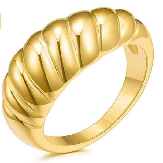 Horn Bread Twisted Ring