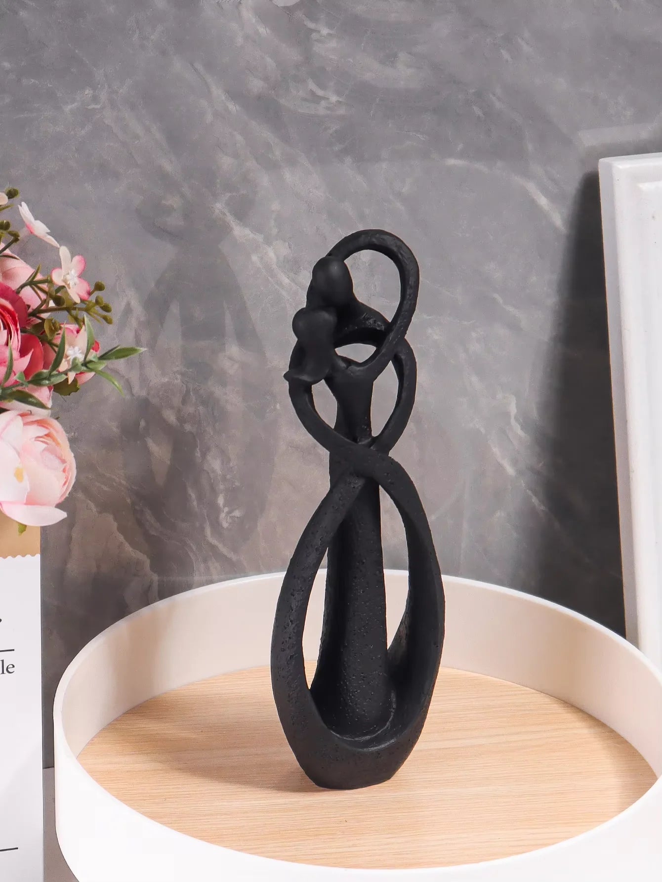 “Held Forever” Nordic Embrace Sculpture – Minimalist Romance for Modern Spaces