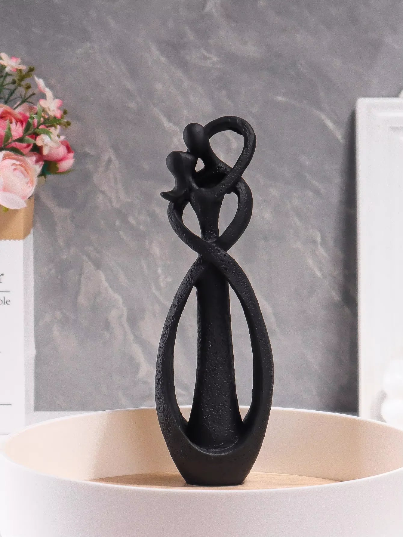 “Held Forever” Nordic Embrace Sculpture – Minimalist Romance for Modern Spaces