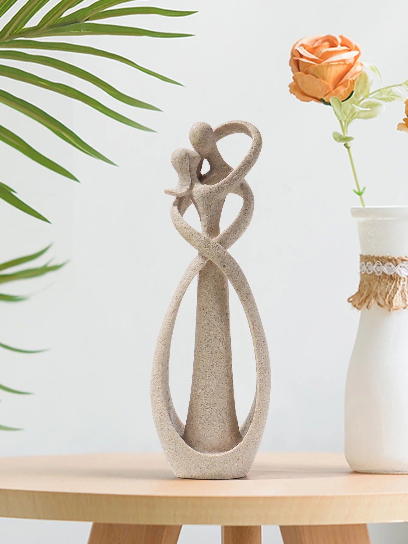 “Held Forever” Nordic Embrace Sculpture – Minimalist Romance for Modern Spaces