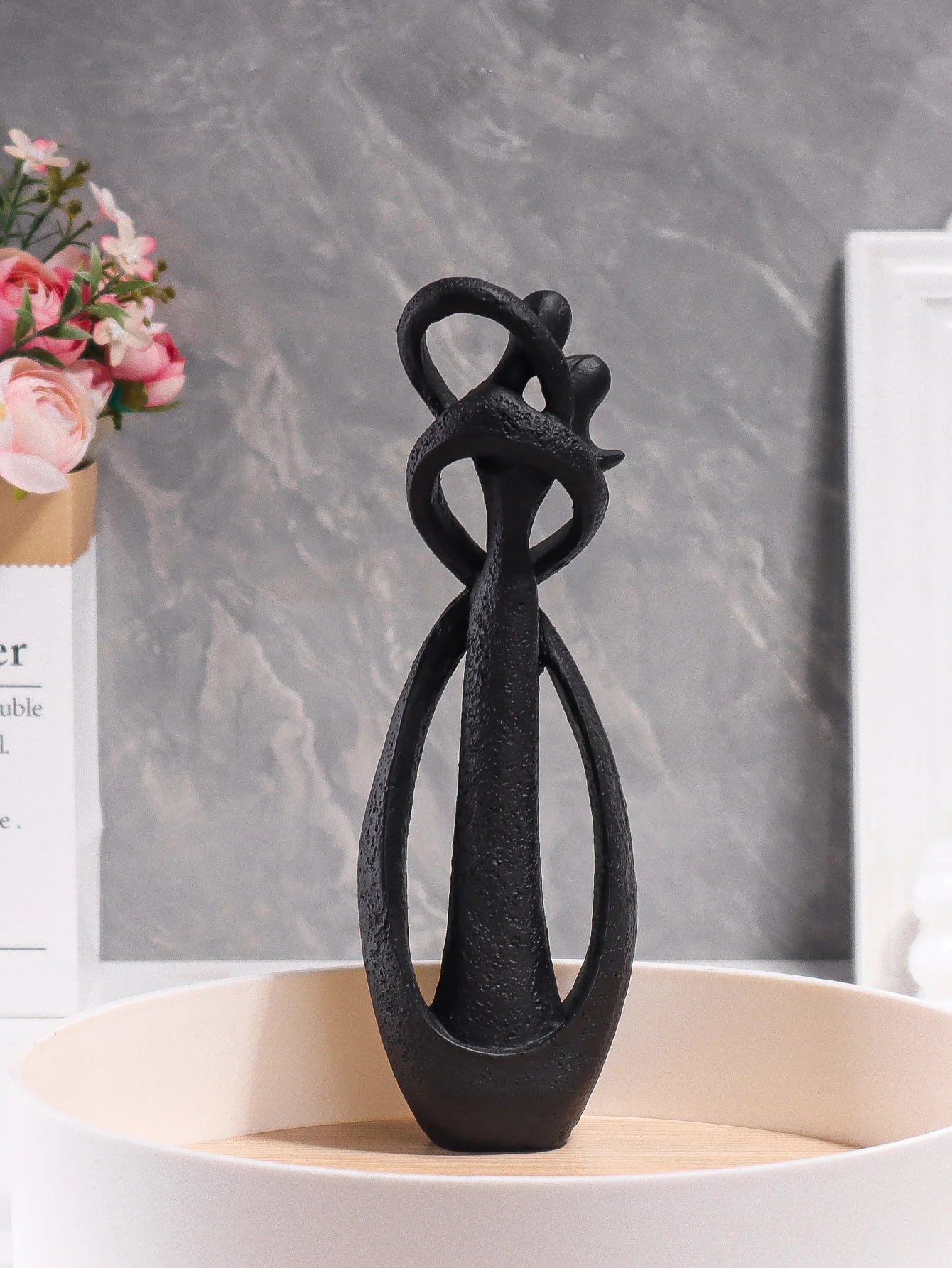 “Held Forever” Nordic Embrace Sculpture – Minimalist Romance for Modern Spaces