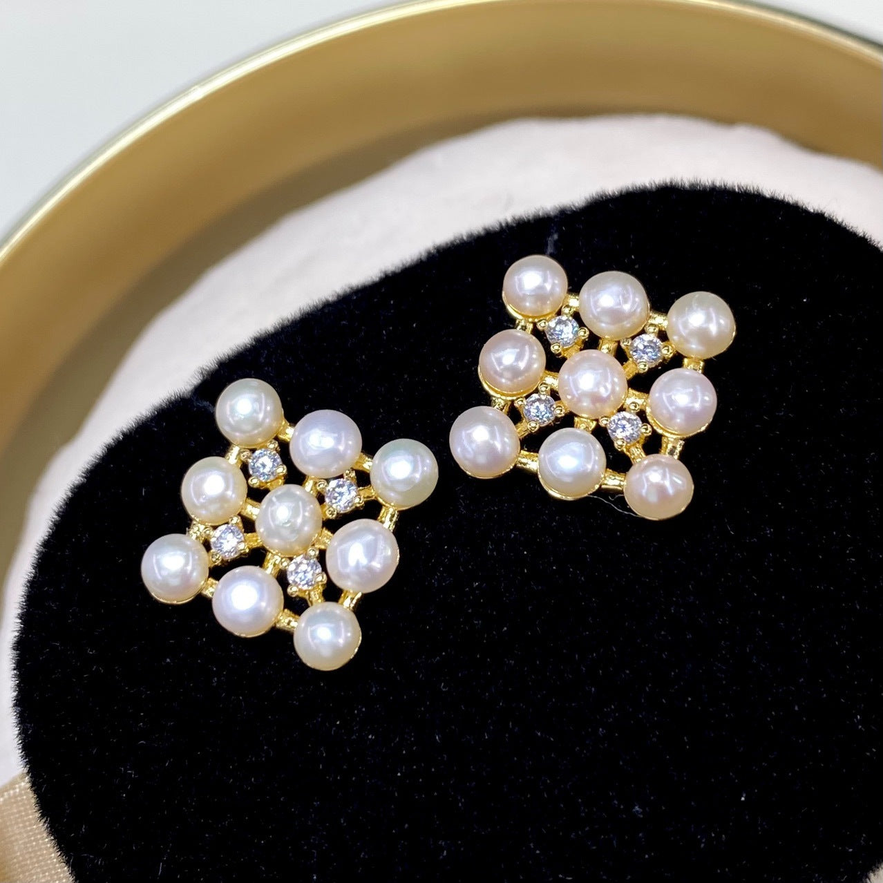 Light Luxury Natural Freshwater Pearl Ear Studs