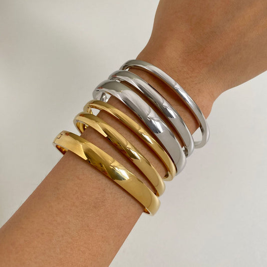 Retro Minimalistic Gold Buckle Bracelet