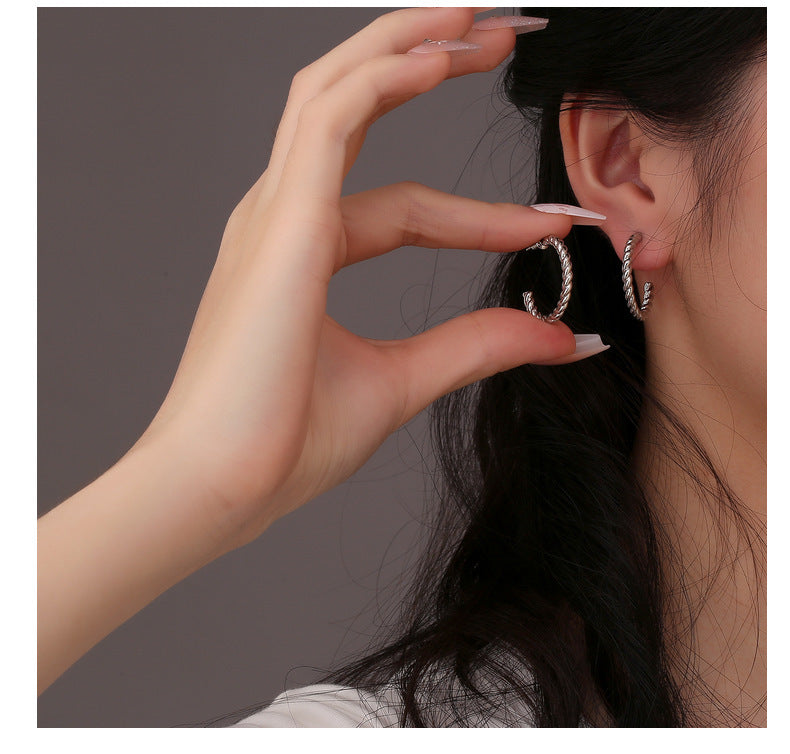 Thread Twist C-Shaped Earrings